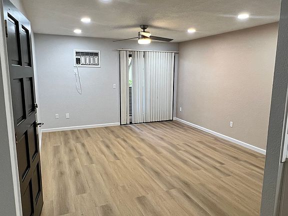 3rd image of 1013 Sunshine Ave #I