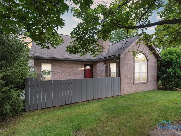 4035 Villas Dr, Stow, OH 44224