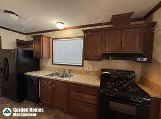 20 Leisure Ln, Selkirk, NY 12158