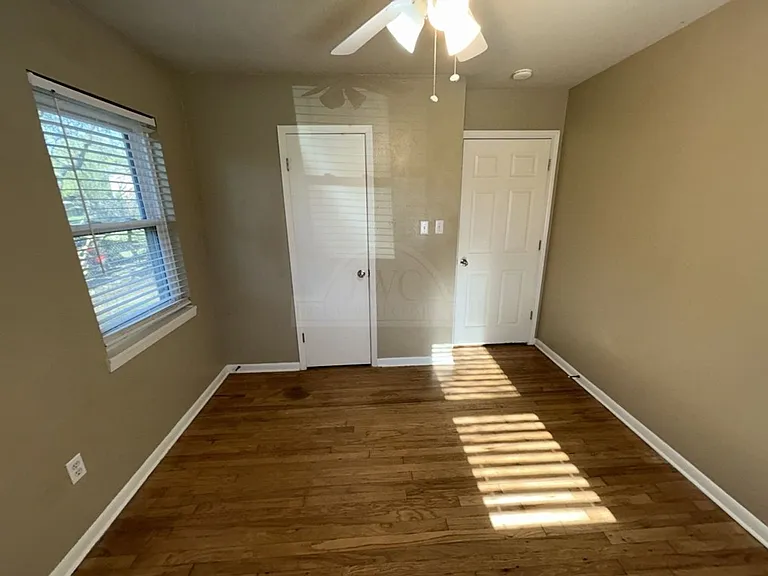 304 Oak St — Photo 15