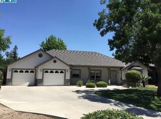 3900 S Vickie Ct, Visalia, CA 93277