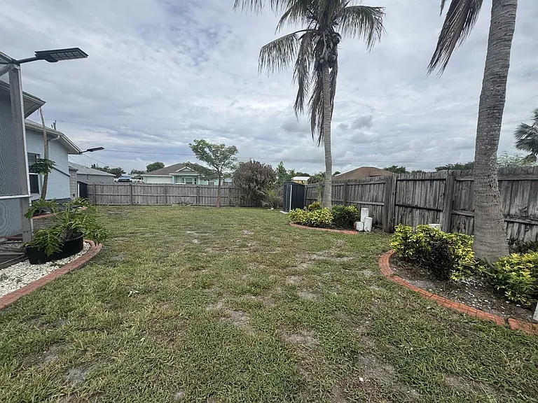 997 SW Hamberland Ave — Photo 23