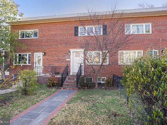 2nd image of 437 Earl St