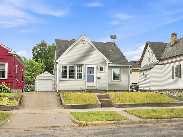 2112 Pine St — Photo 2