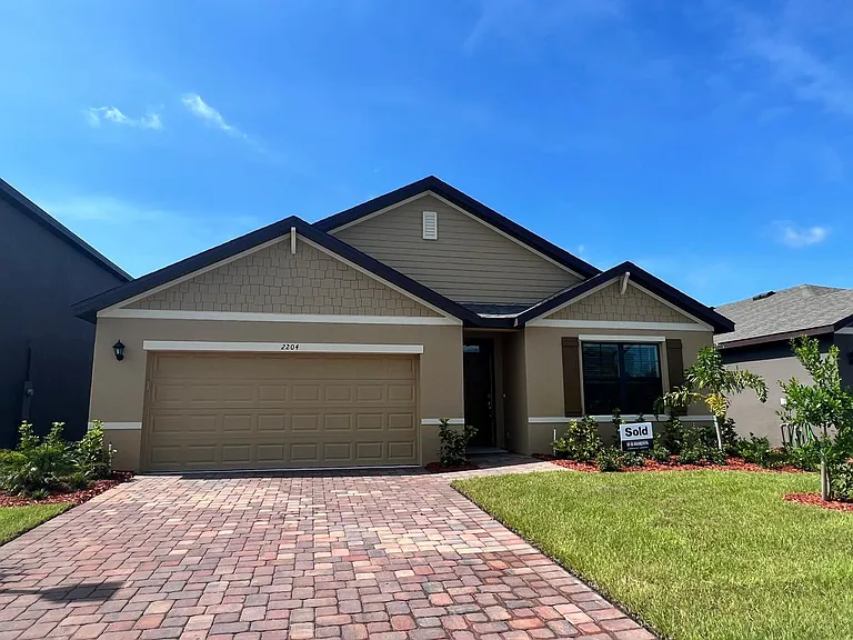 2204 Farmhouse Rd — Photo 1