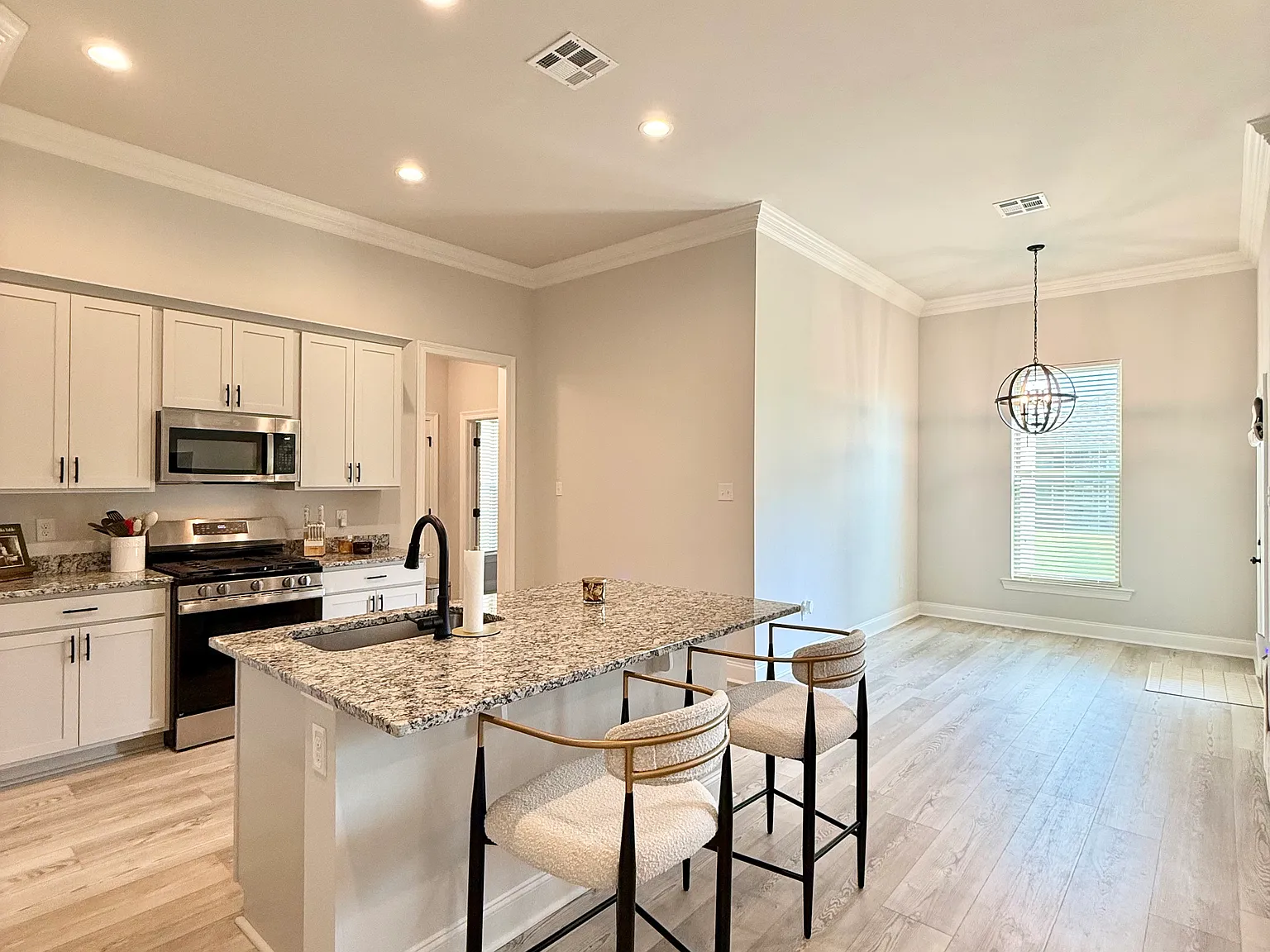 3 bed, 1925 sqft, $3,700 — Photo 4