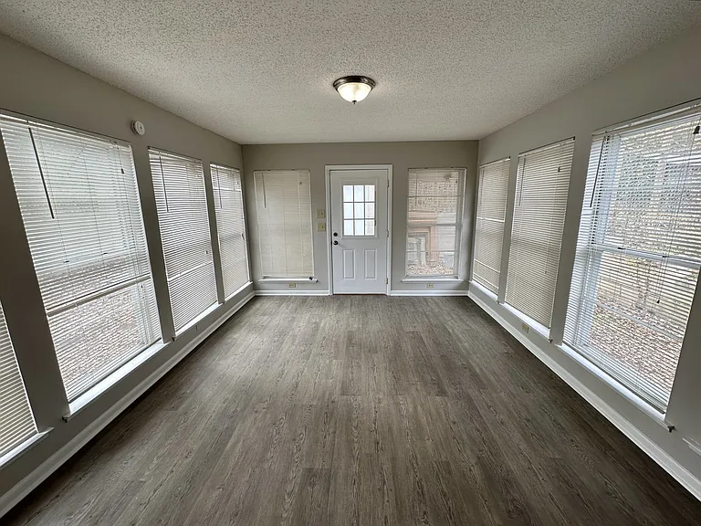 637 Blanton Ln — Photo 10