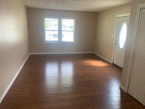 2nd image of 2916 Christie Pl
