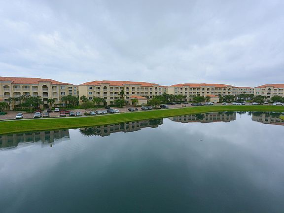 3rd image of 2 Harbour Isle Drive E #Ph 3