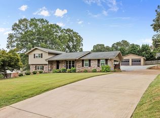 408 Rivermont Dr, Sheffield, AL 35660
