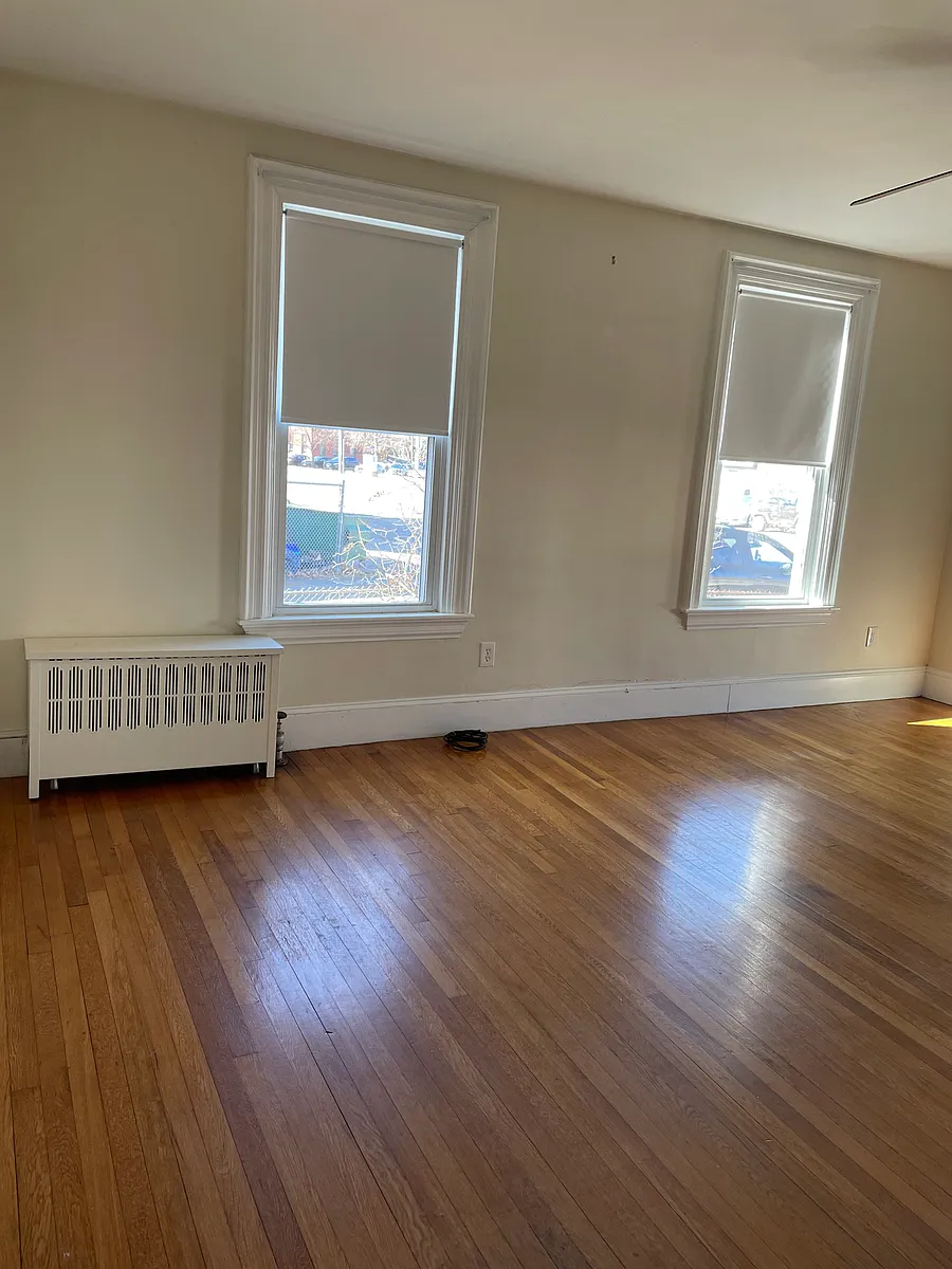 Building Photo - 148B Crescent St