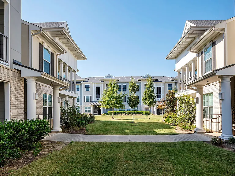 Robley Place Apartments — Photo 7