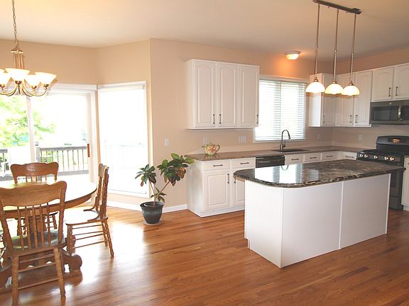 Gorgeous Kit. walk in pantry