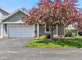 13 Running Brook Ln, Rochester, NY 14626