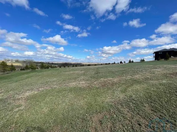 5 Jade Ave, Le Mars, IA 51031