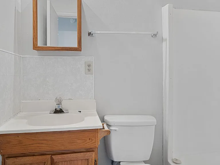 University Apartments — Photo 7