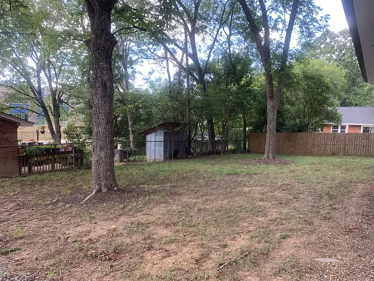 1013 Elm St — Photo 15