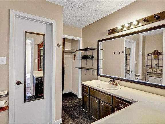 5th image of 601 Abbott Ln #601