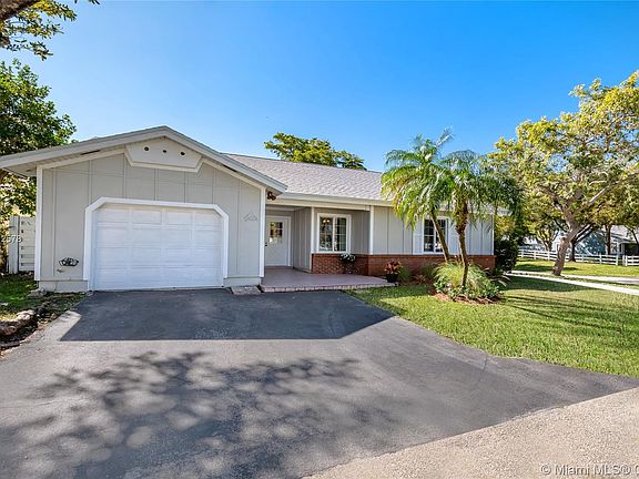3rd image of 14594 SW 142 Court Cir S