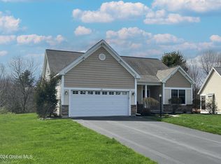 28 Gadwall Dr, Waterford, NY 12188