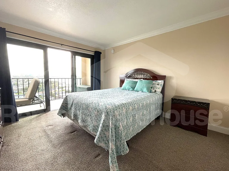 51 Island Way #906 — Photo 9