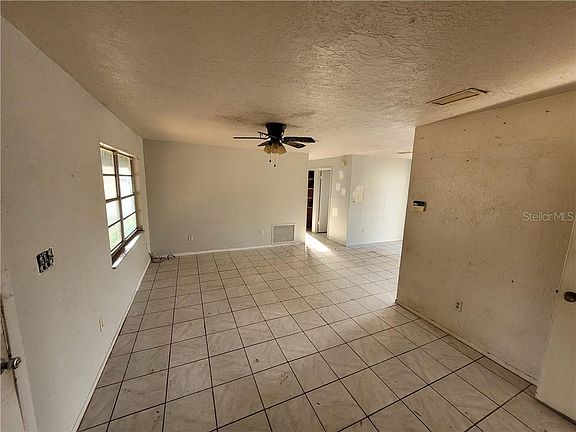4th image of 2542 Sable Ave