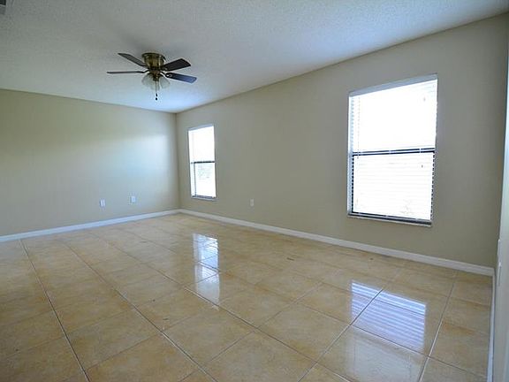 5th image of 3425 Douglas Ct