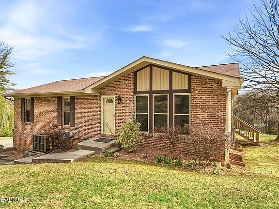 2nd image of 103 Middlebury Rd