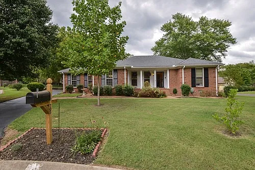 3 bed, 2004 sqft, $3,300 — Photo 2