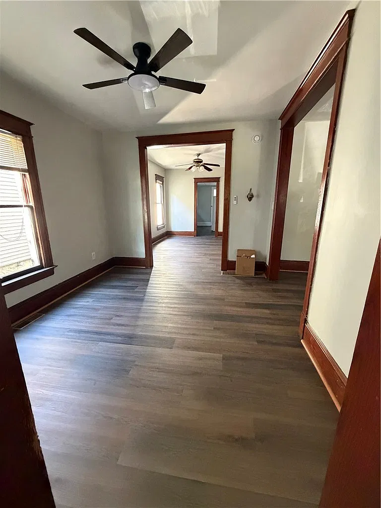 2 bed, 1.0 bath, 2846 sqft, $1,400 — Photo 3