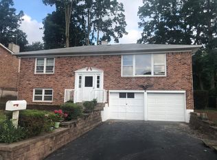 8 Violet Rd, Bayville, NY 11709