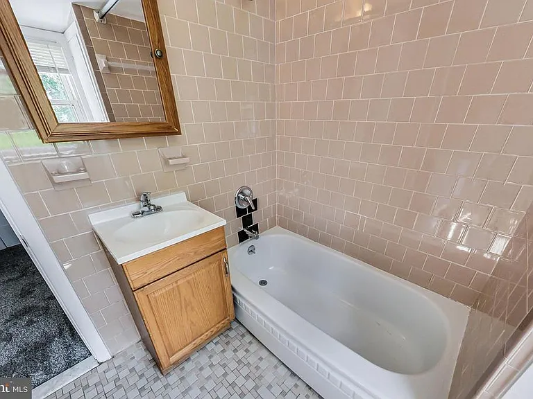 6641 Barrett Rd — Photo 26