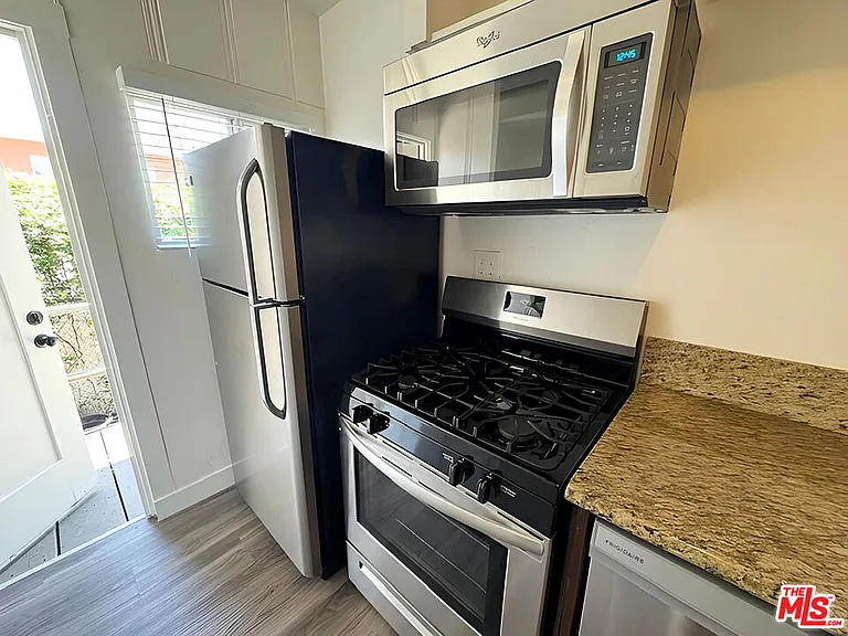 4360 1/2 Willow Brook Ave — Photo 7
