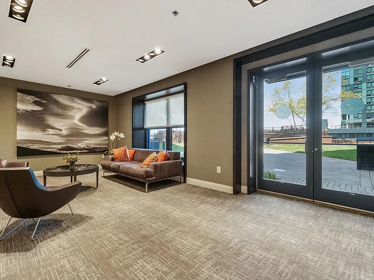 102 Christopher Columbus Dr #402 — Photo 19