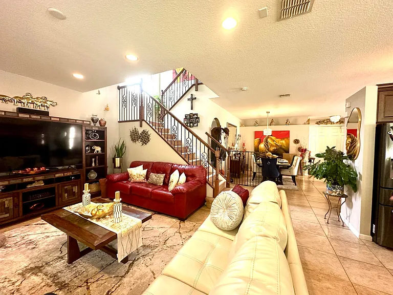 9205 Dupont Pl — Photo 12