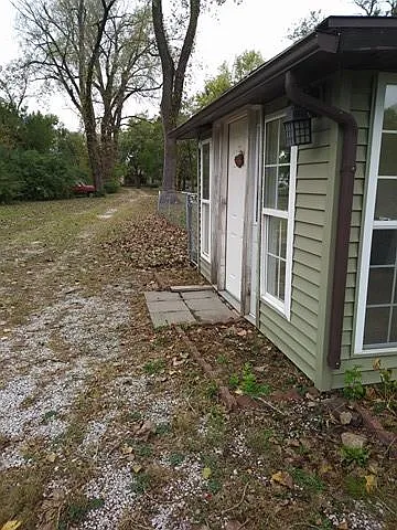 4940 Lakeview Dr photo 1