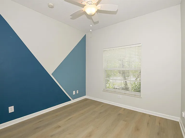 649 NE Bent Paddle Ln — Photo 34
