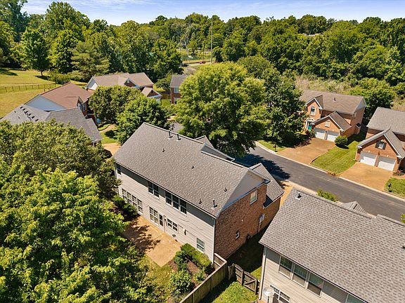 3rd image of 133 Sterling Oaks Ct