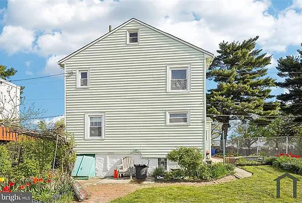 1642 Haines St — Photo 13