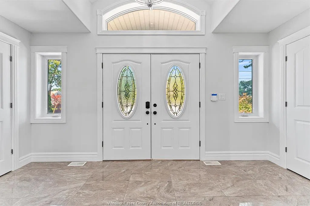 6 bed, 2282 sqft, $4,100 — Photo 4