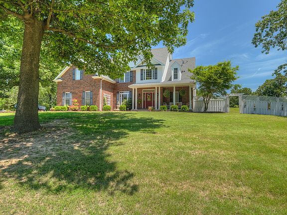 3rd image of 3222 Dogwood Ave
