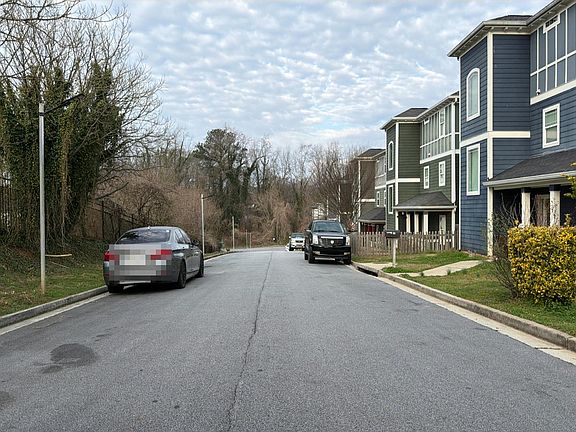 5th image of 696 Rose Palm Ln