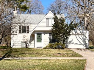 964 Waverly Rd, Glen Ellyn, IL 60137