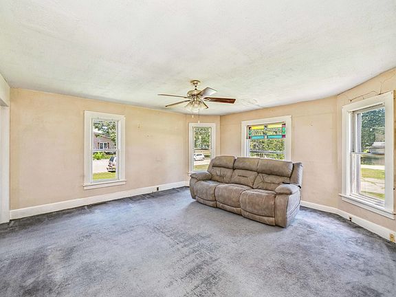 2nd image of 1005 W Si Johnson Ave