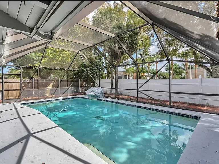 9720 Carousel Cir S — Photo 5