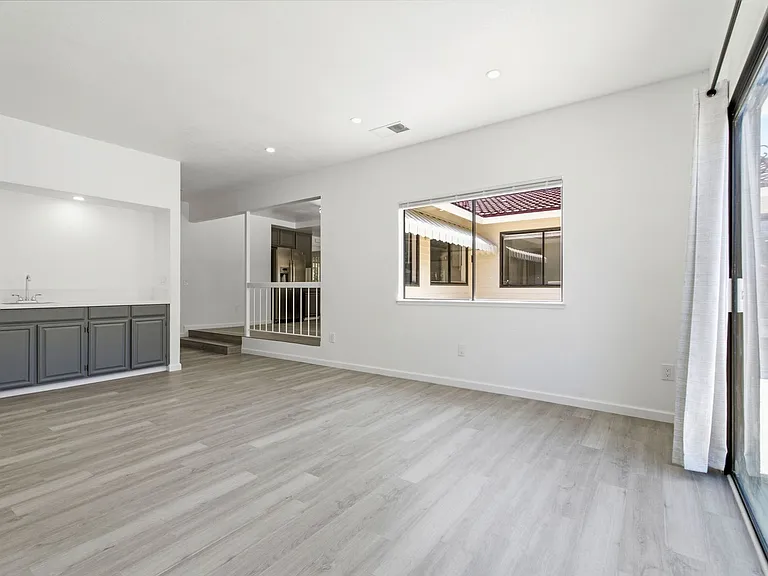 800 Locust Dr — Photo 22