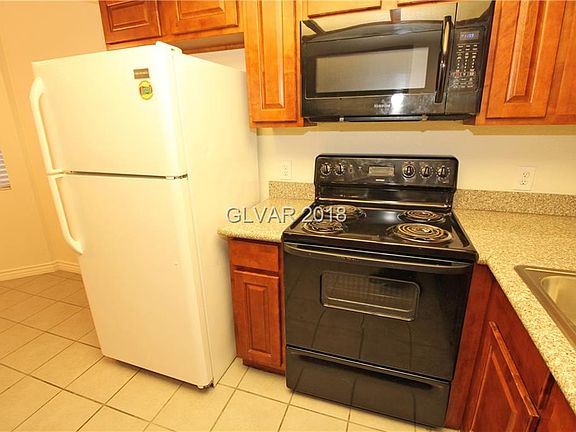 4th image of 917 Rockview Dr Unit 201