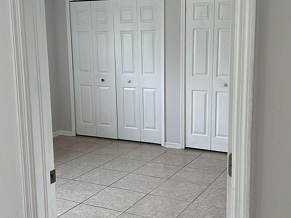 4th image of 817 Meadow Rd #1