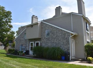 51 Farnham Sq, Parlin, NJ 08859