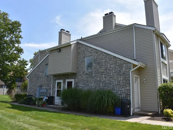 51 Farnham Sq, Parlin, NJ 08859